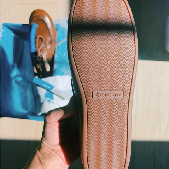 Aritzia + Sperry Brown Slip-On boat shoes!